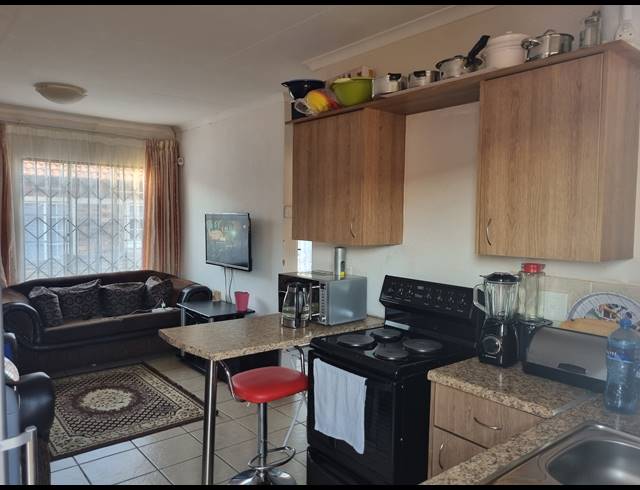 2 BEDROOM TOWNHOUSE FOR SALE IN THE ORCHARDS